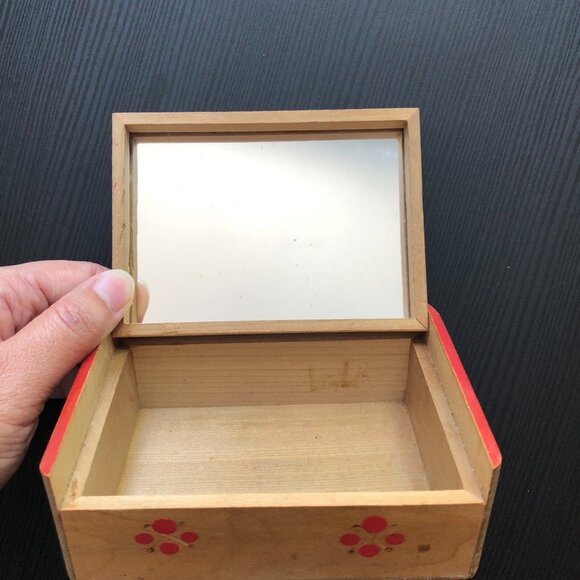 Vintage Japanese Handmade Painted Art Kimono Girls Wooden Box With Mirror - Picture 6 of 7